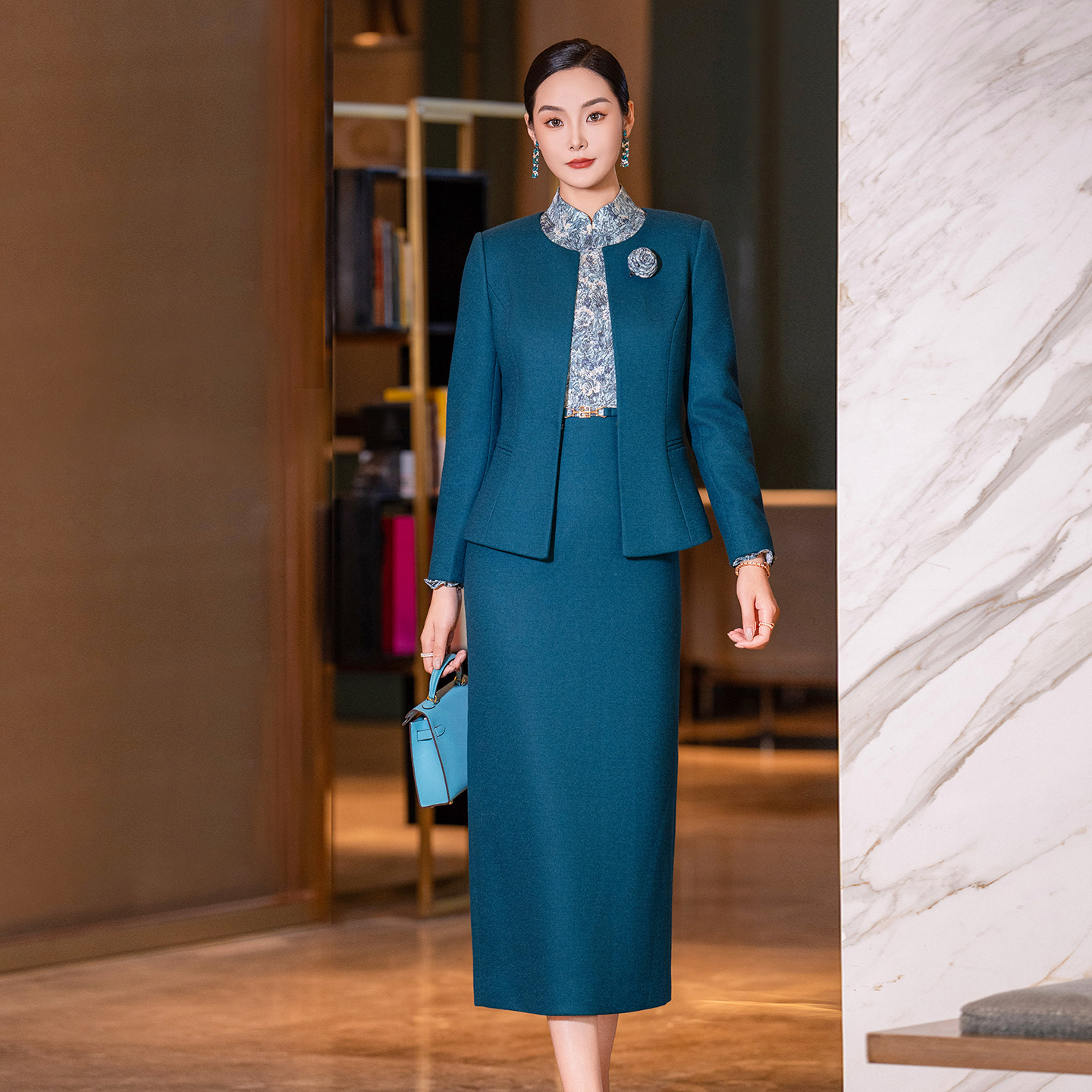 青芜--2025冬季新款芷青色羊毛拼接修身显瘦气质两件套女