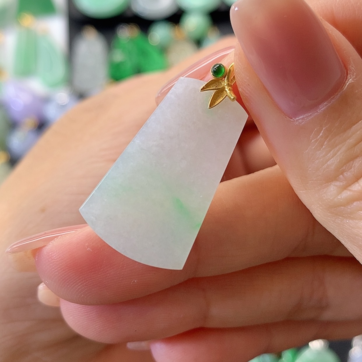 【闪购商品】翡翠吊坠(赠链)18K金镶嵌