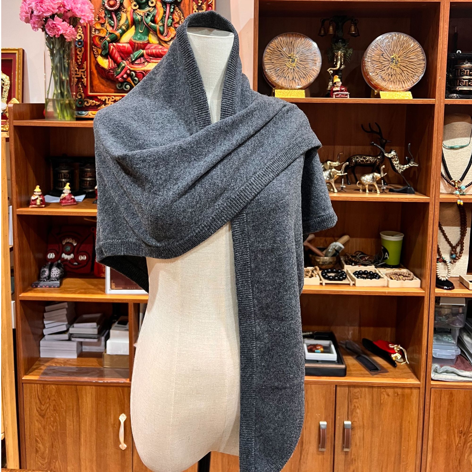 卓玛拉春秋冬款羊毛羊绒简约时尚针织大三角保暖加绒围巾灰色披肩