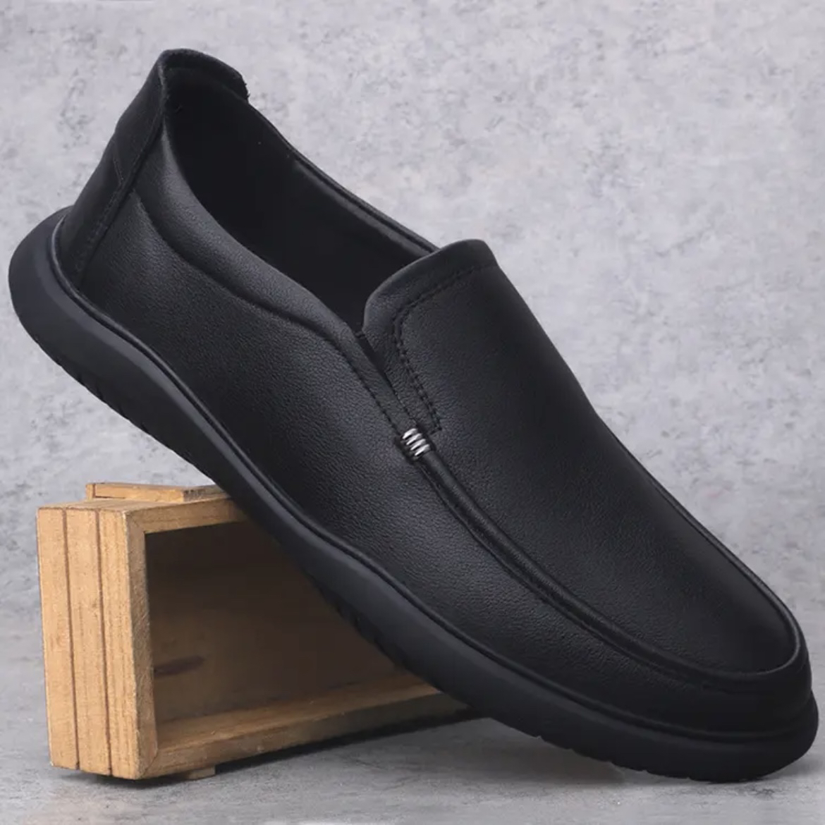 春夏新款头层牛皮软底休闲商务皮鞋透气套脚一脚蹬懒人驾车爸爸鞋