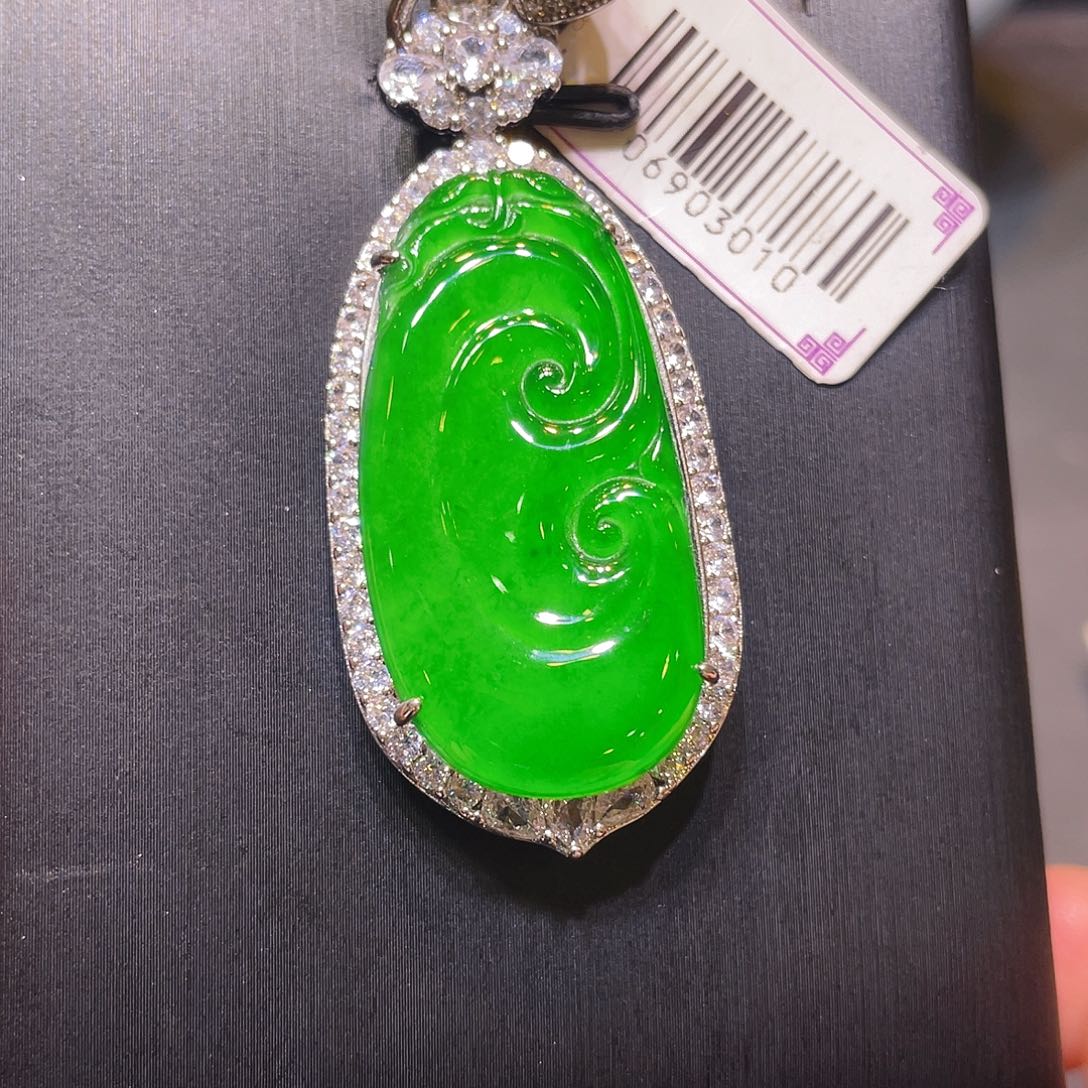 翡翠未镶嵌颈饰吊坠