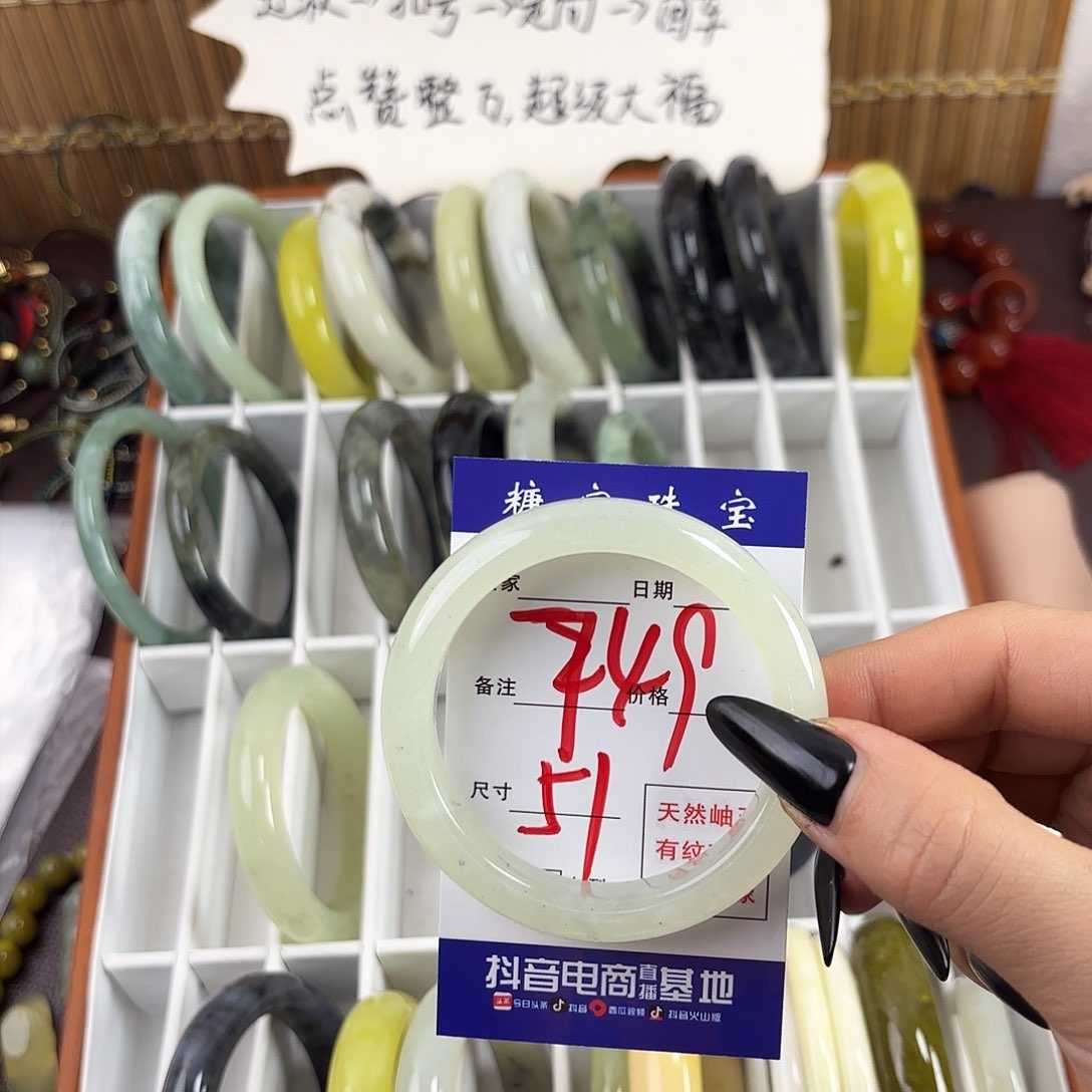 蛇纹石玉手镯未镶嵌栗*?