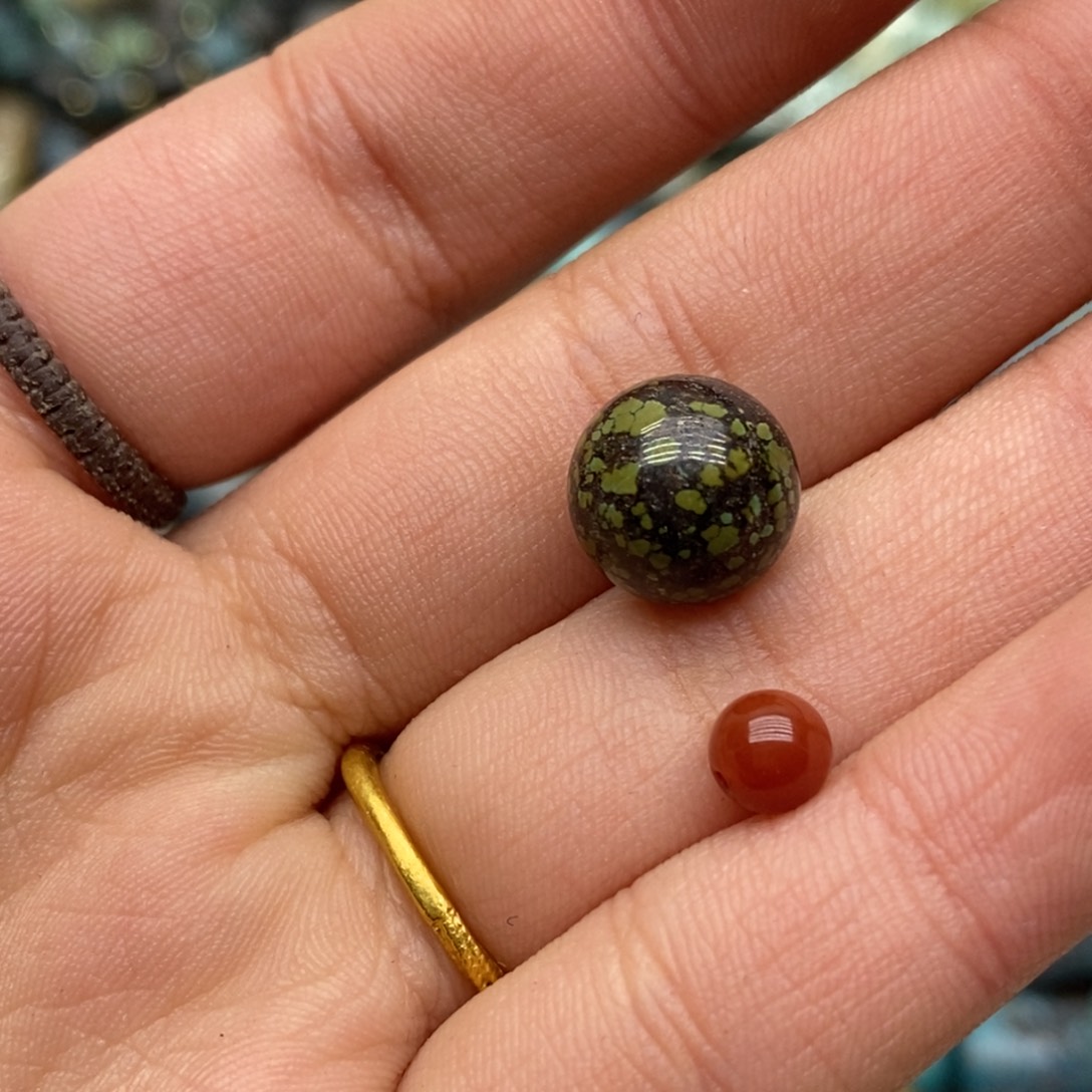 南红玛瑙未镶嵌珠宝奇石