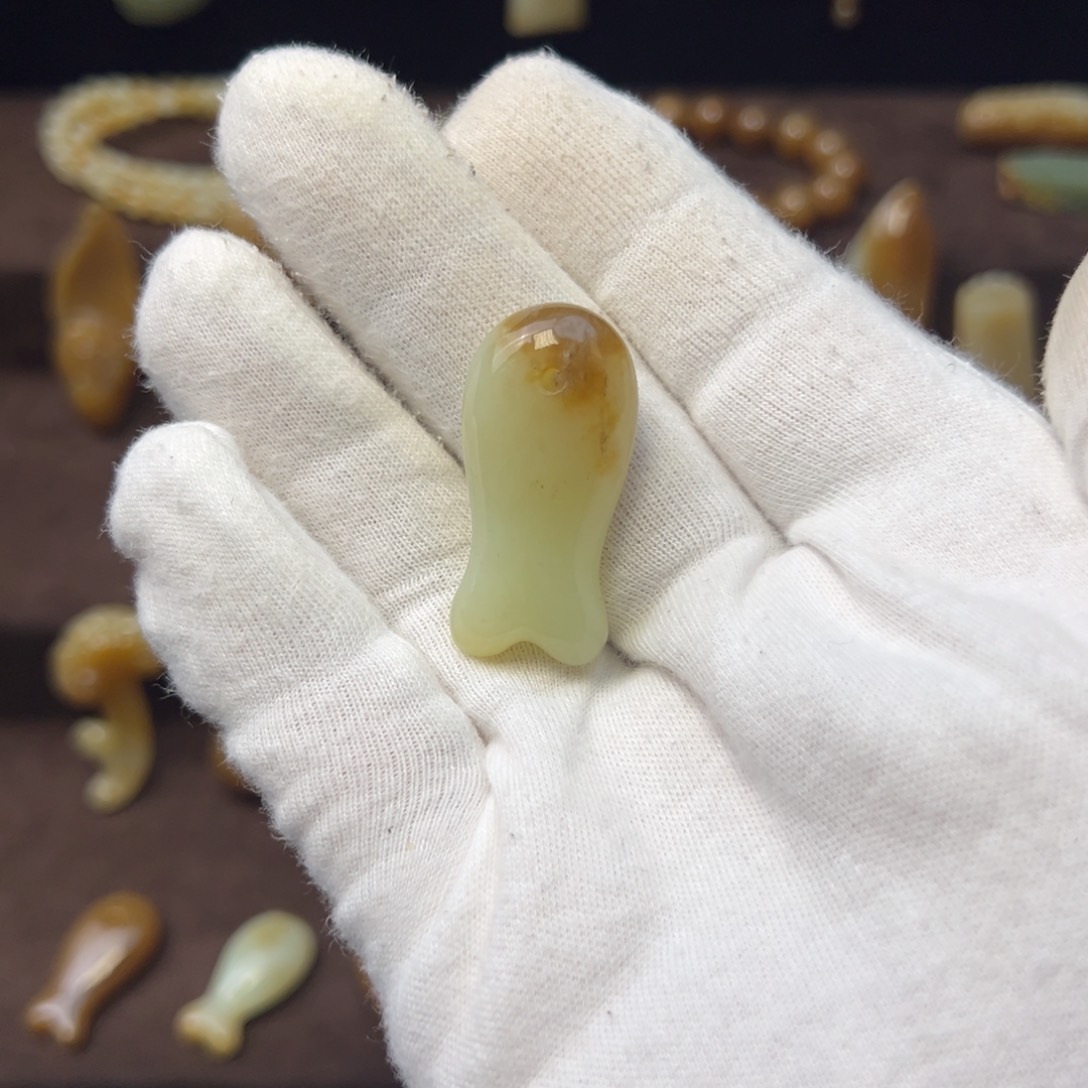 和田玉（糖玉）未镶嵌颈饰