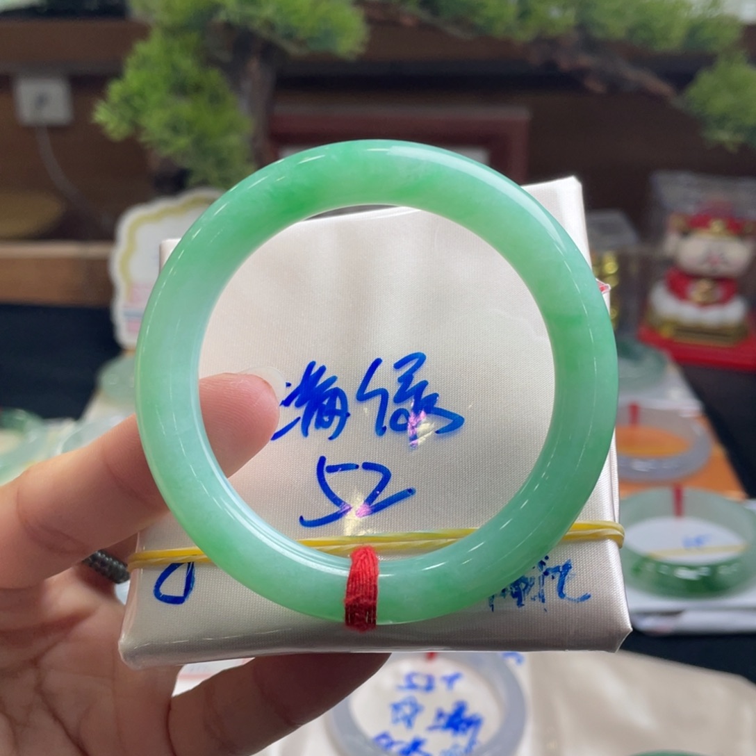 翡翠未镶嵌手镯6号 52圆条 甜阳绿