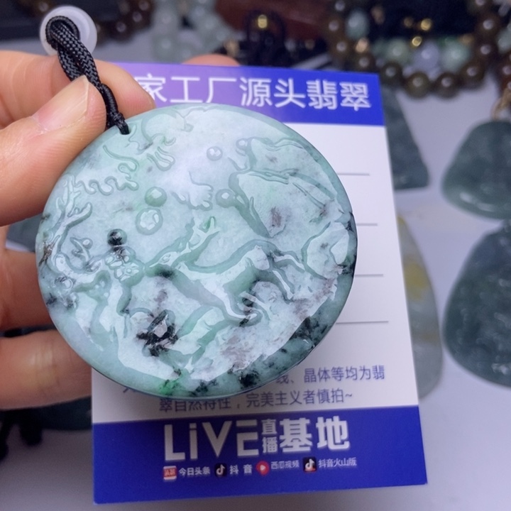 翡翠颈饰未镶嵌翡翠