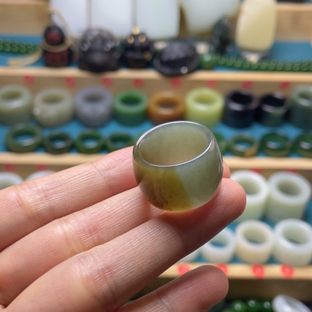 1***3和田玉未镶嵌戒指