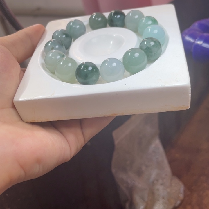 一***界定制翡翠未镶嵌边角料