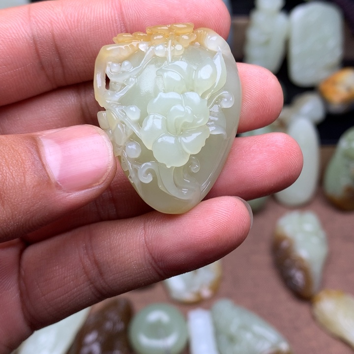 和田玉（糖玉）未镶嵌颈饰