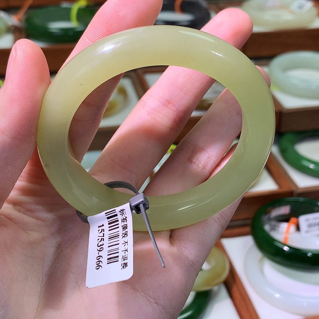 和田玉未镶嵌手镯52 冰黄口 微