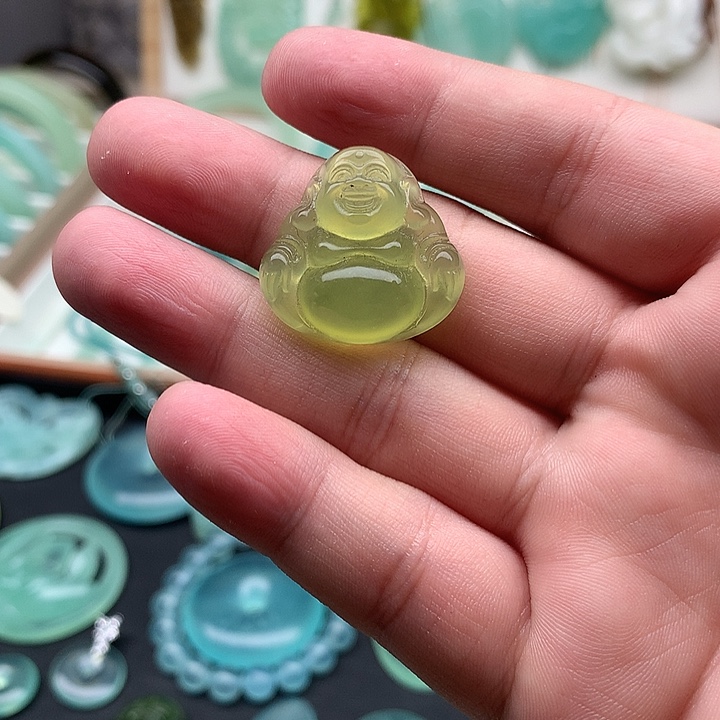 岫玉未镶嵌颈饰佛公