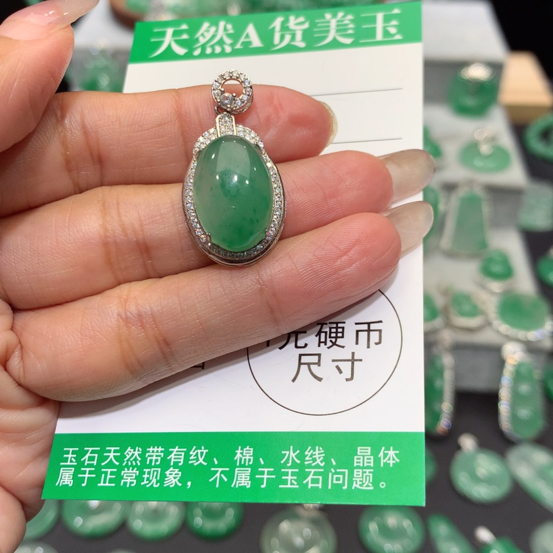 颈饰银S925镶嵌石英质玉（非洲翠）