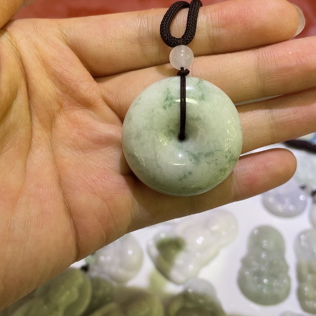 翡翠未镶嵌颈饰飘花平安扣