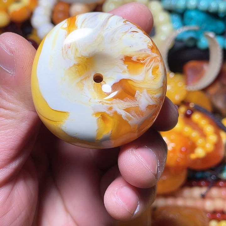 琥珀颈饰未镶嵌琥珀