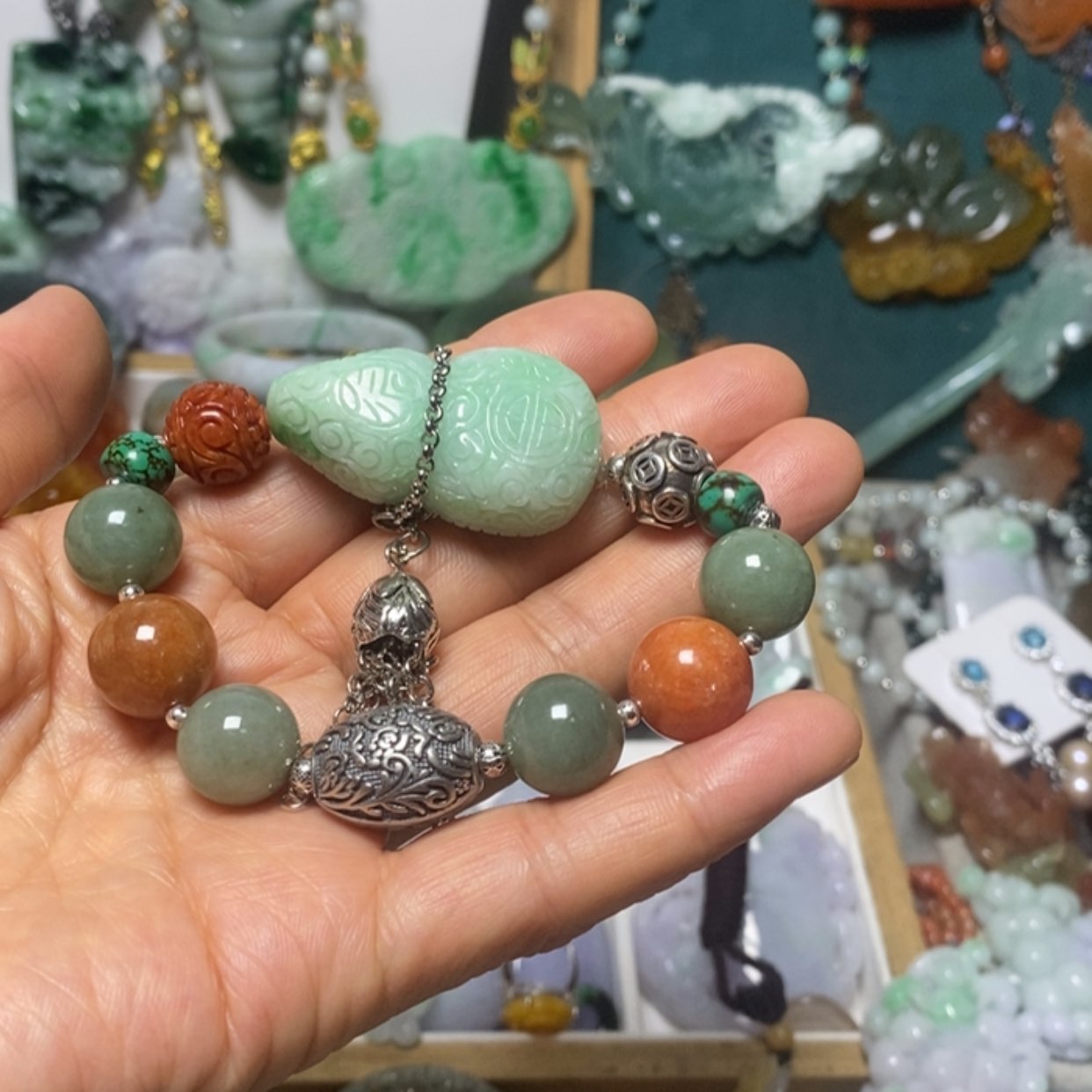 【闪购商品】翡翠吊坠(赠链)未镶嵌