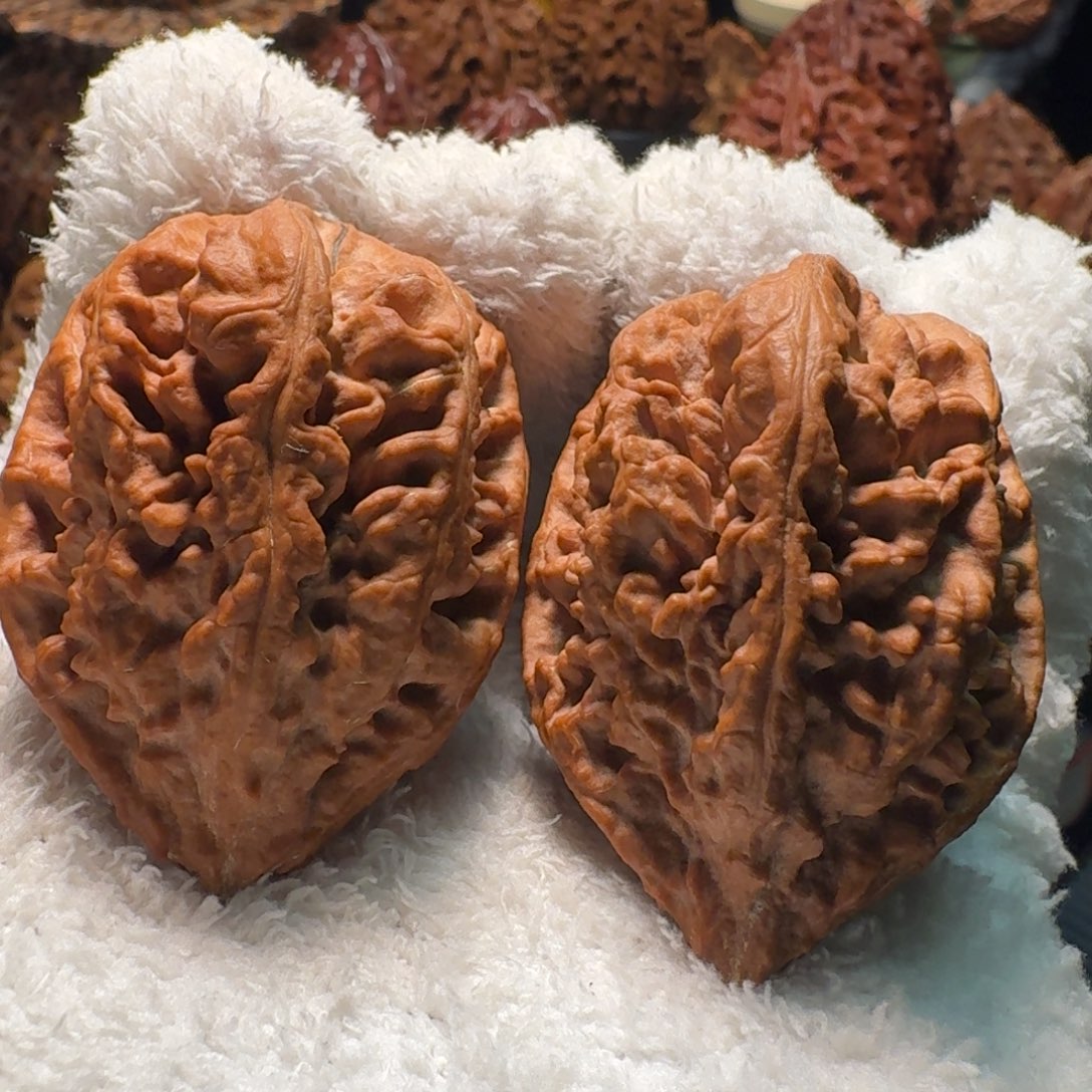 文玩核桃吊坠豆粒虎头