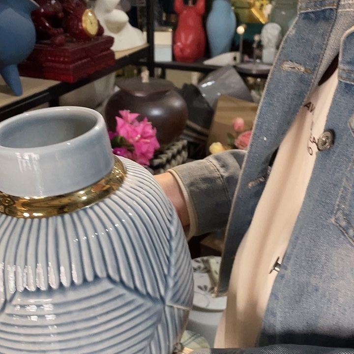 陶瓷花瓶，茶杯茶具。