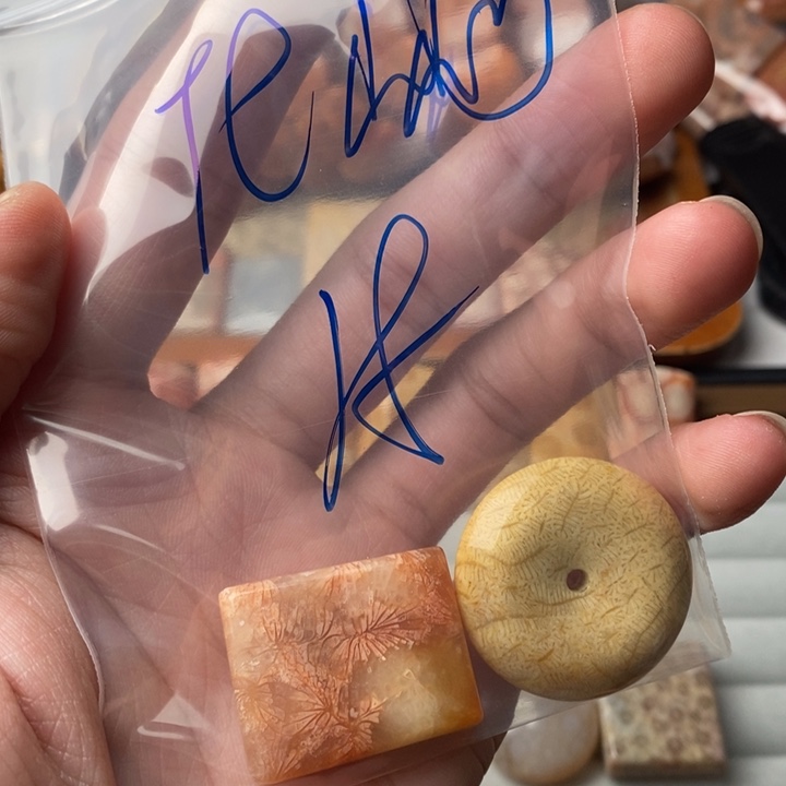 T***y未镶嵌珊瑚玉硅化玉