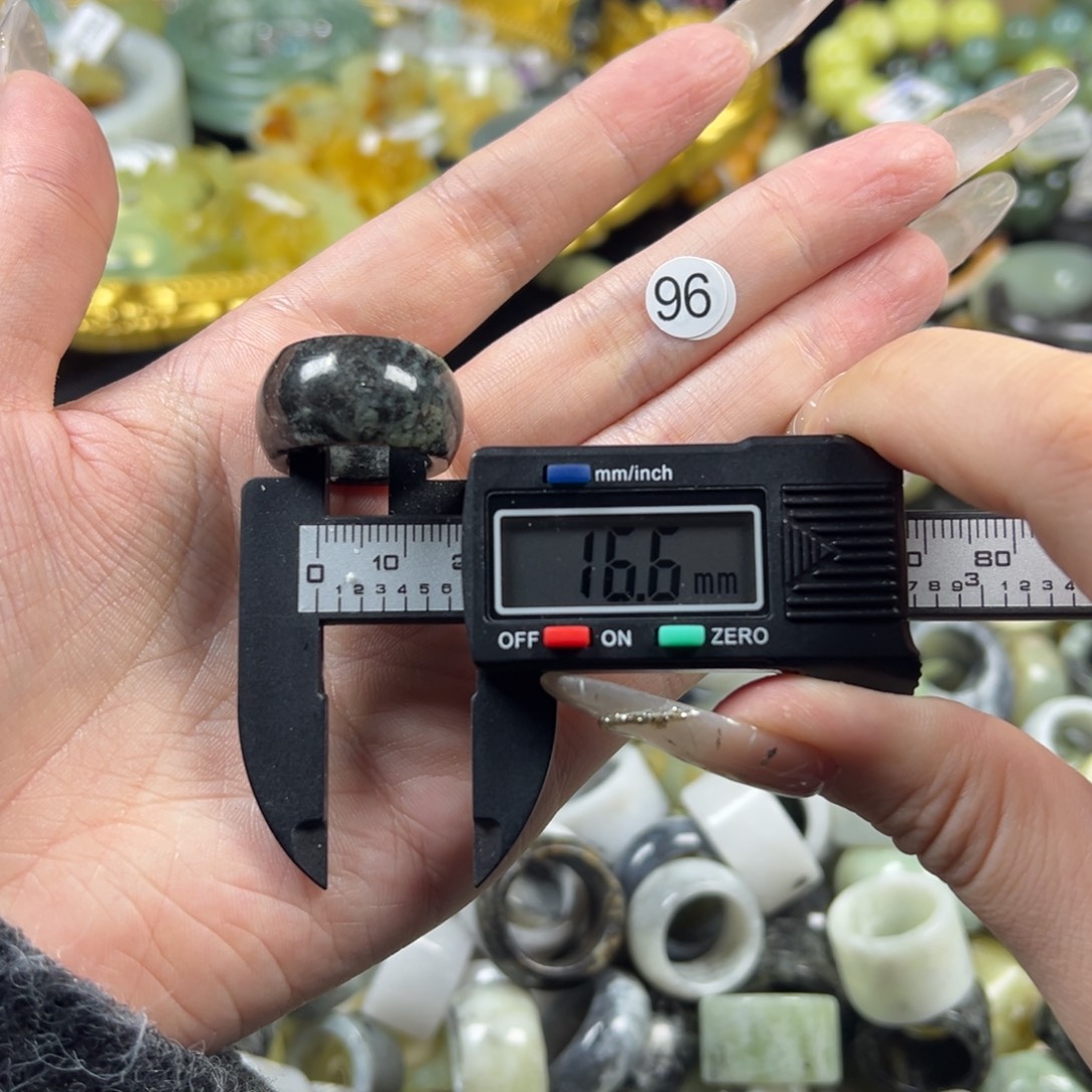 蛇纹石玉未镶嵌戒指