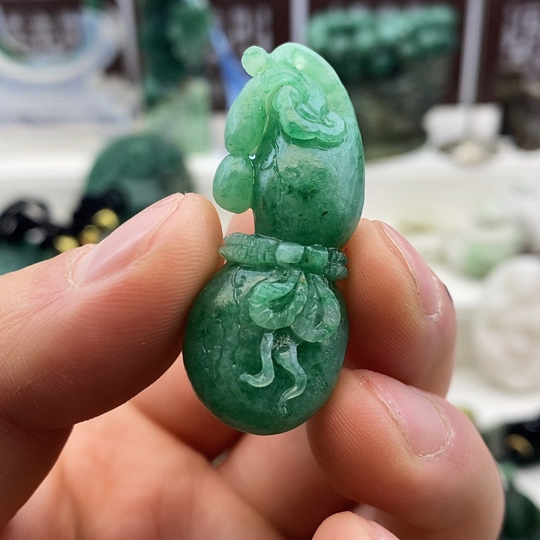 独山玉未镶嵌颈饰