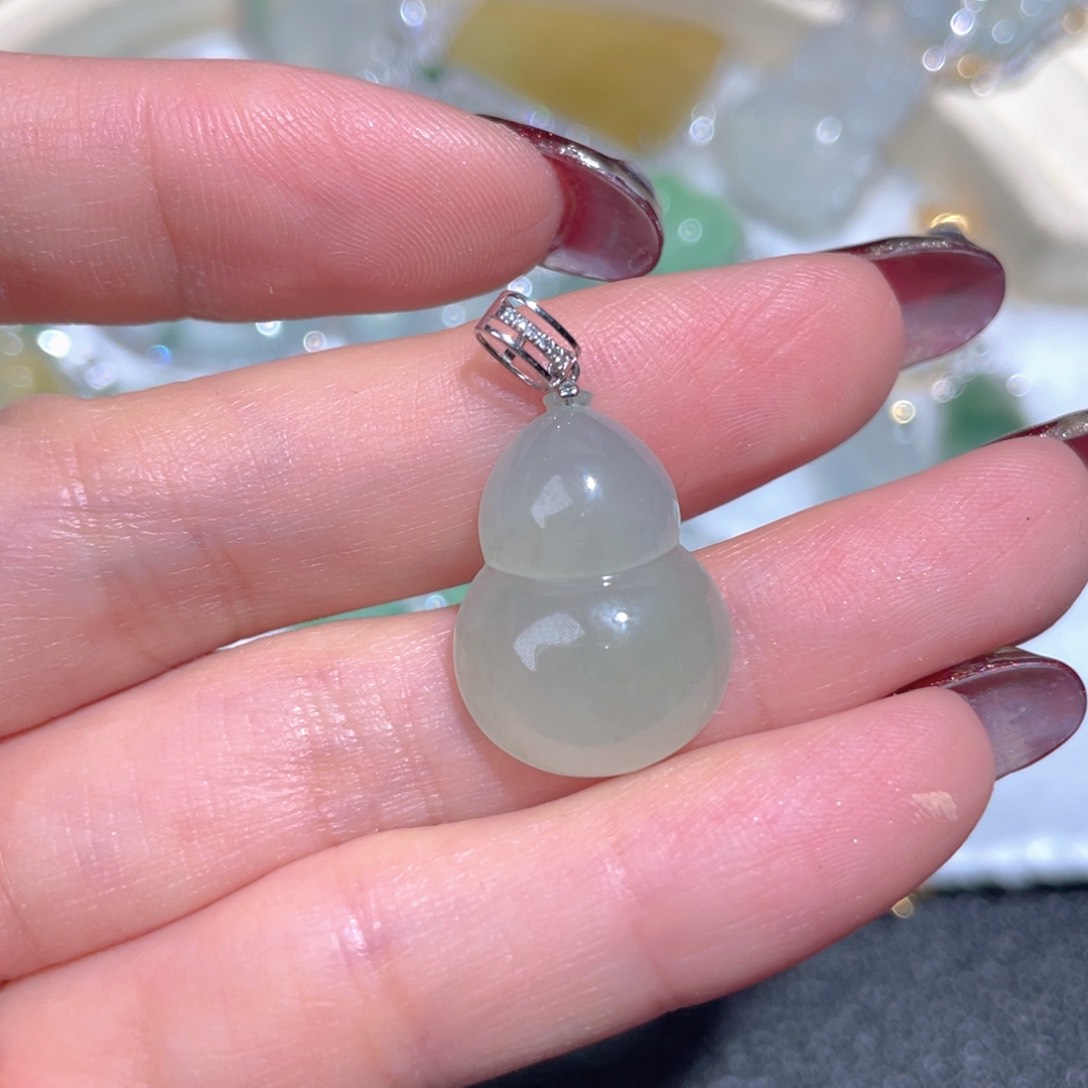 翡翠颈饰18K金镶嵌翡翠