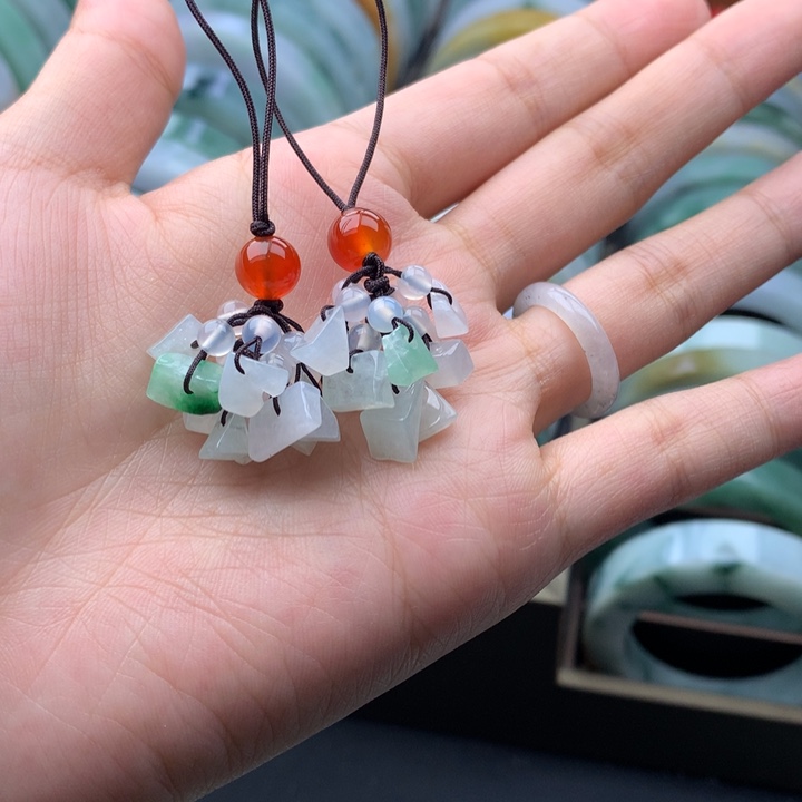 颈饰未镶嵌翡翠多样性