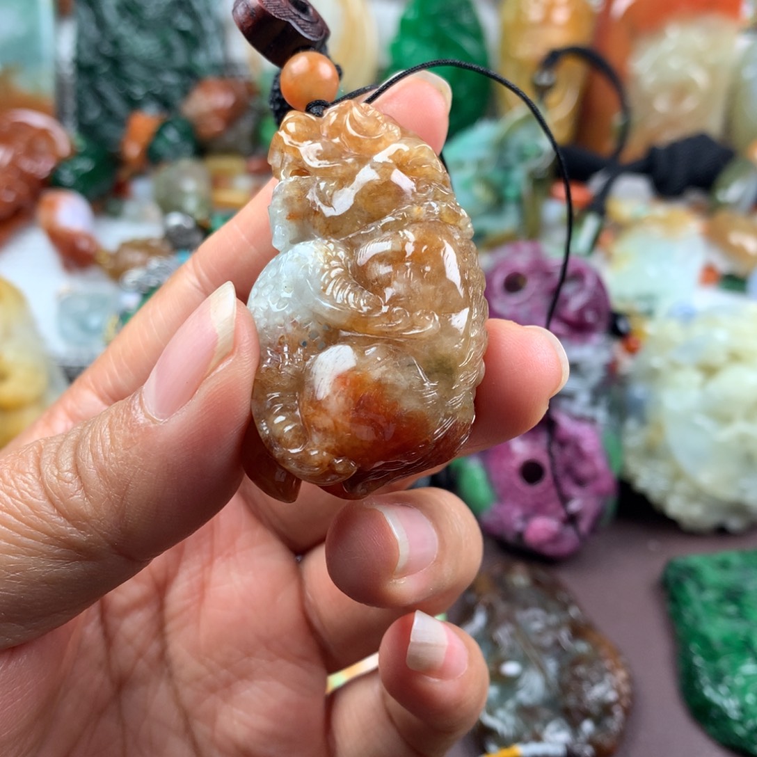 翡翠未镶嵌颈饰挂件