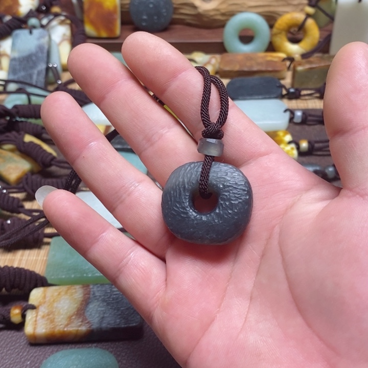 蛇纹石玉挂件未镶嵌闲**记