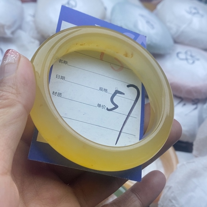 石英质玉手镯未镶嵌