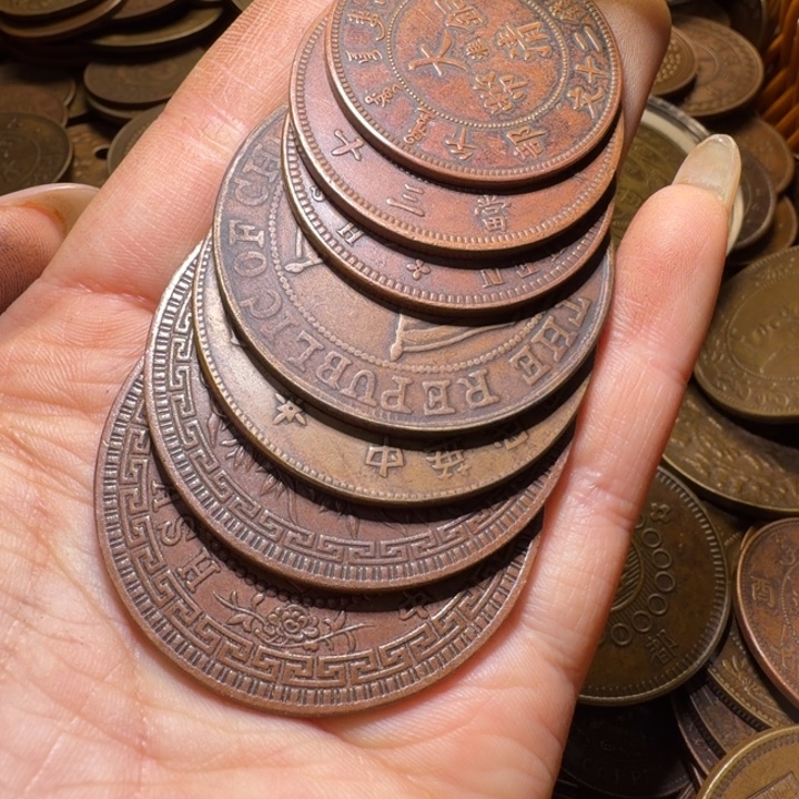 快***。七个铜币工艺品摆件