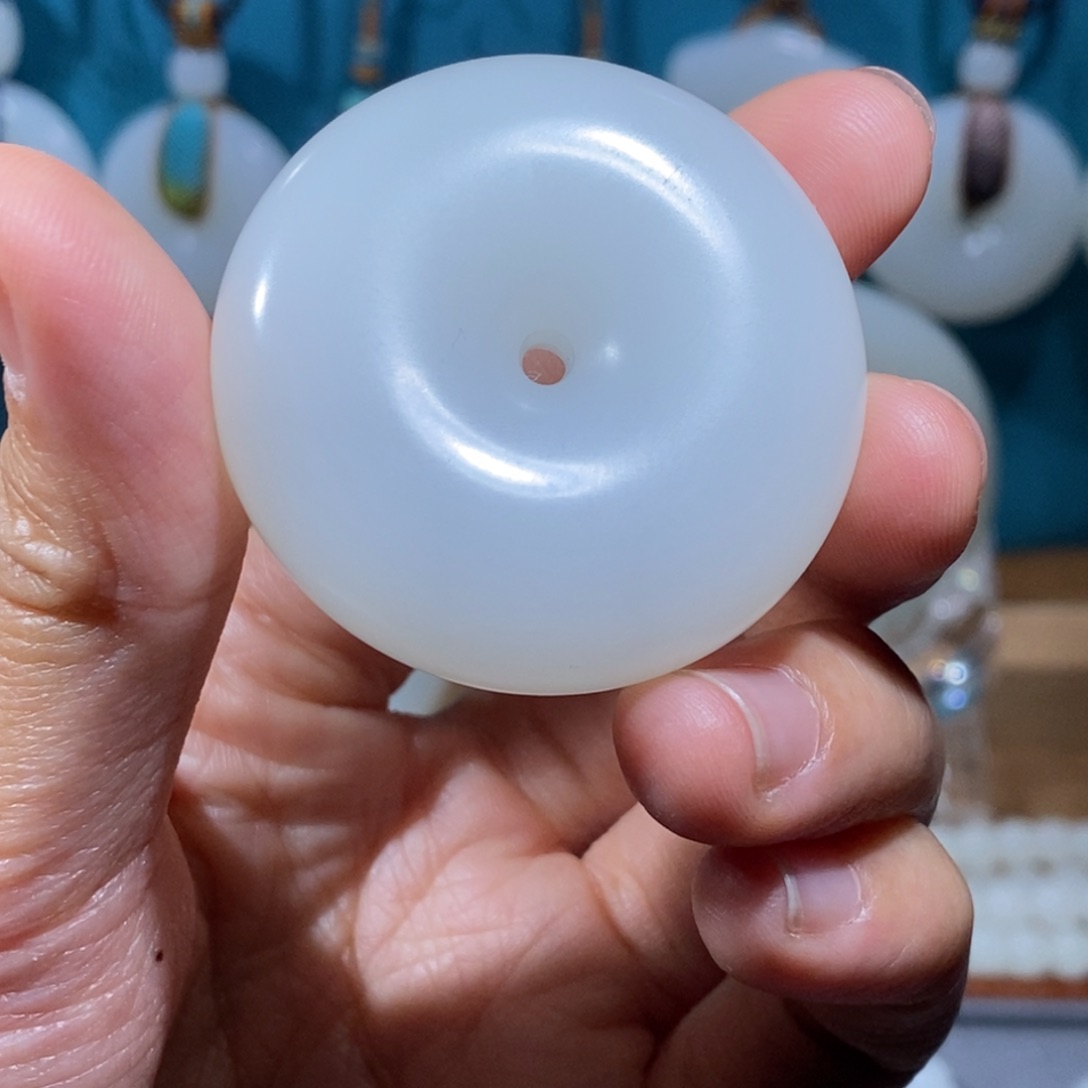 和田玉颈饰未镶嵌老*童