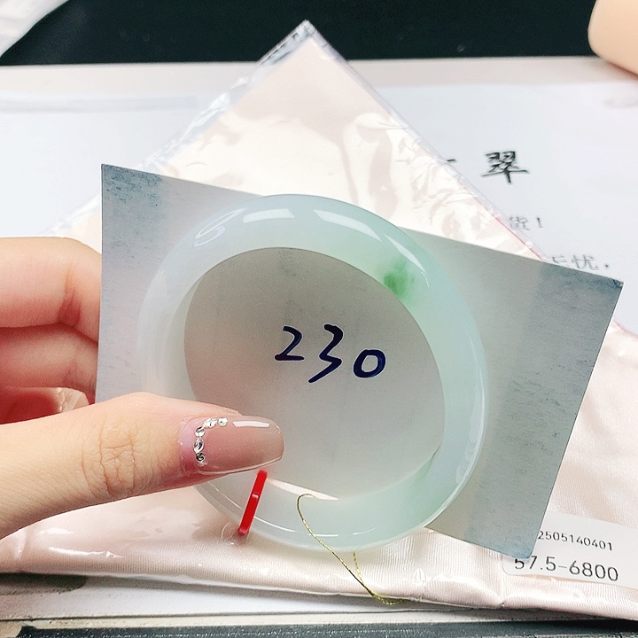 翡翠手镯（贵妃镯）未镶嵌缅甸天然a货手镯57+