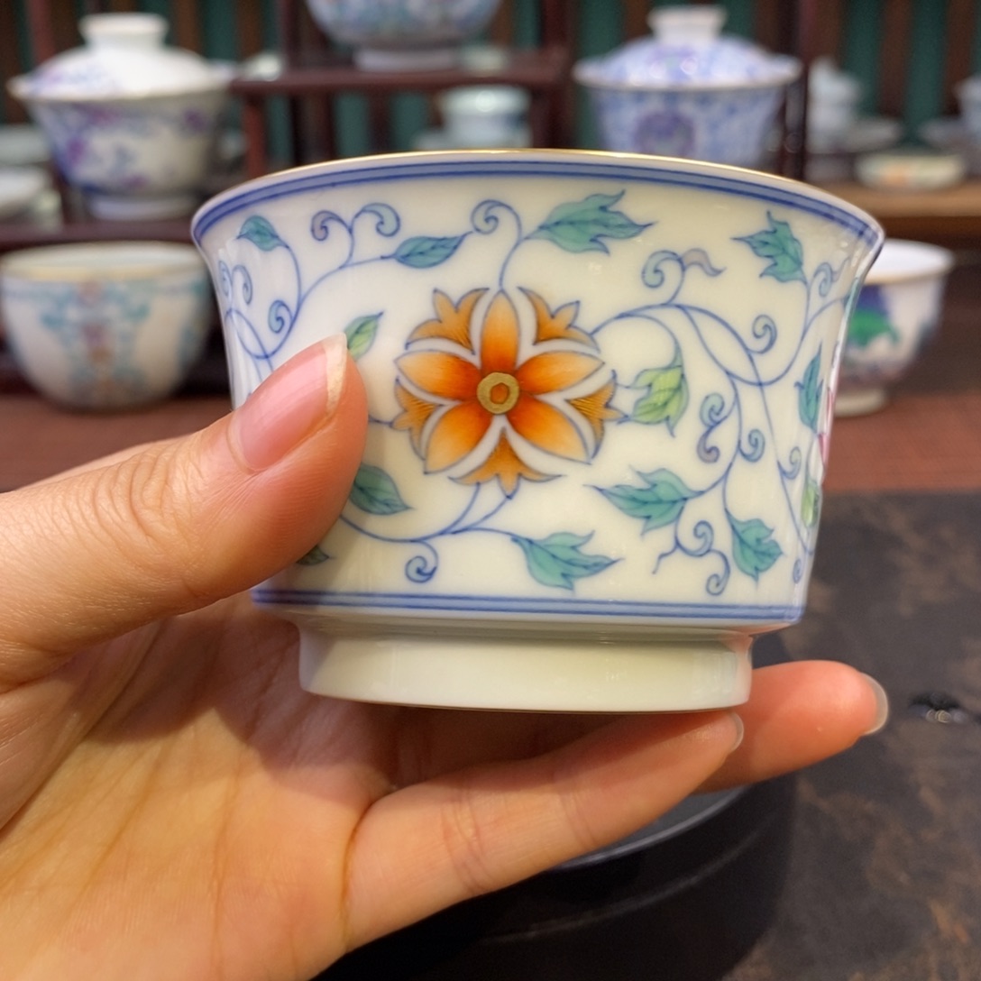 柴胎斗彩缠枝直口杯