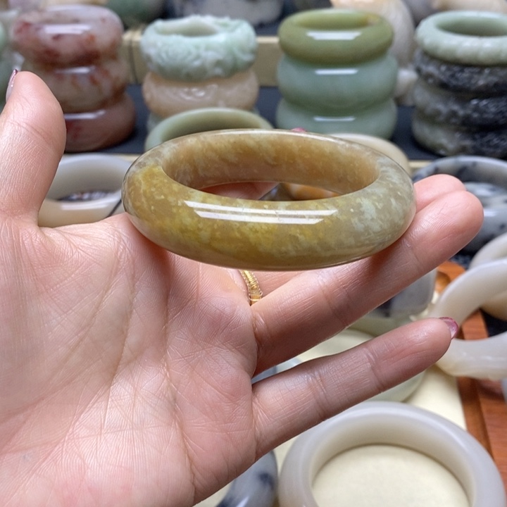 石英岩玉手镯未镶嵌