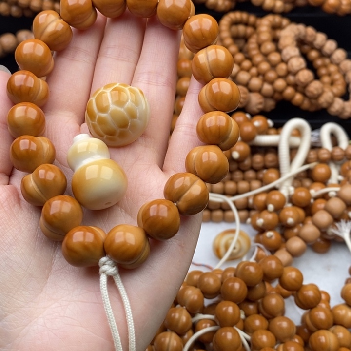 李***巍猴头核桃手串配饰