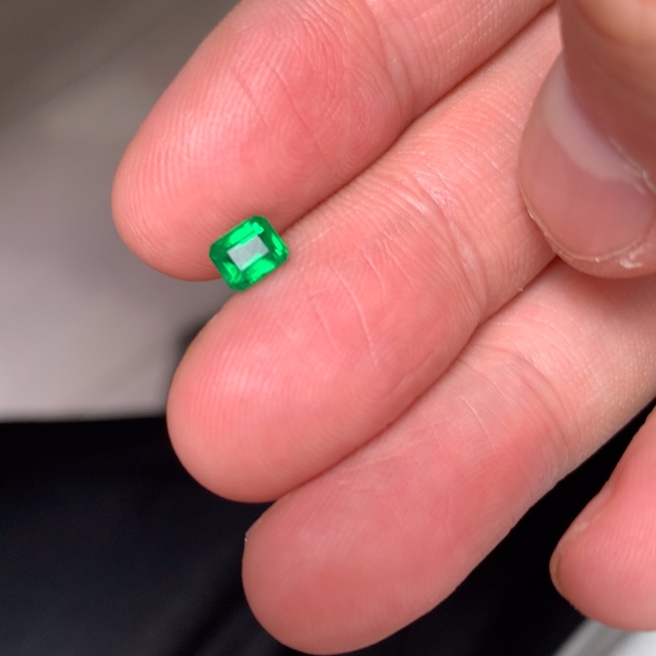 祖母绿裸石未镶嵌