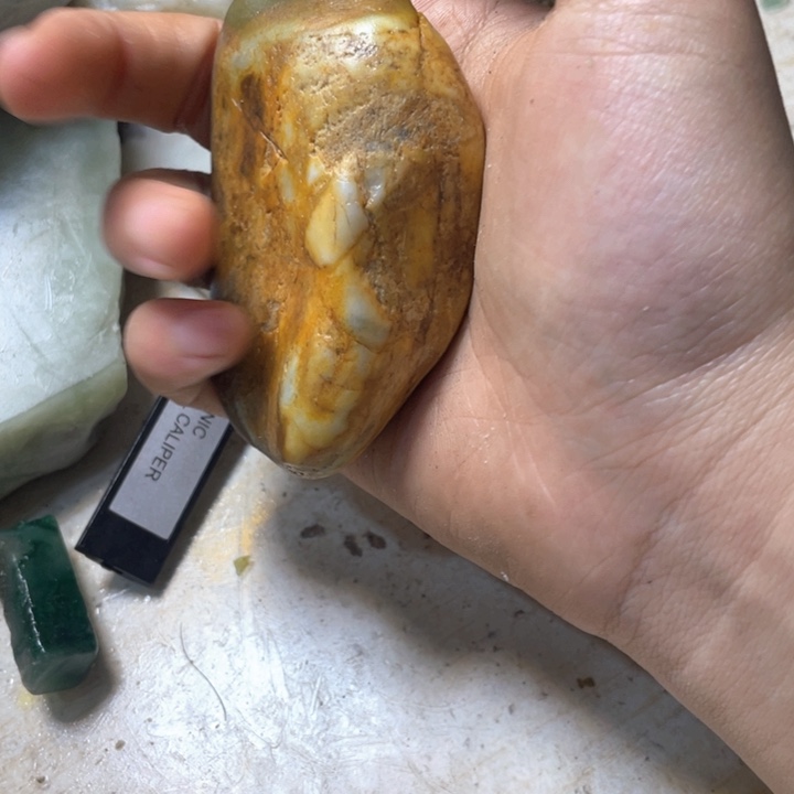 透闪石质玉未镶嵌珠宝半成品