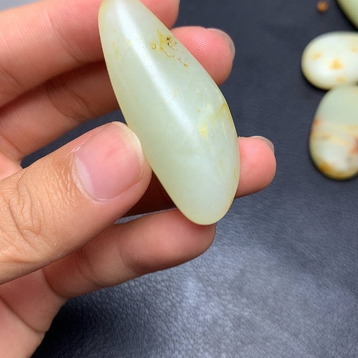 未镶嵌和田玉（糖玉）挂件