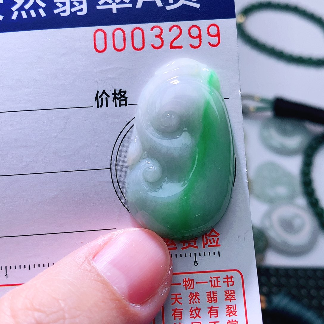 翡翠颈饰未镶嵌吊坠