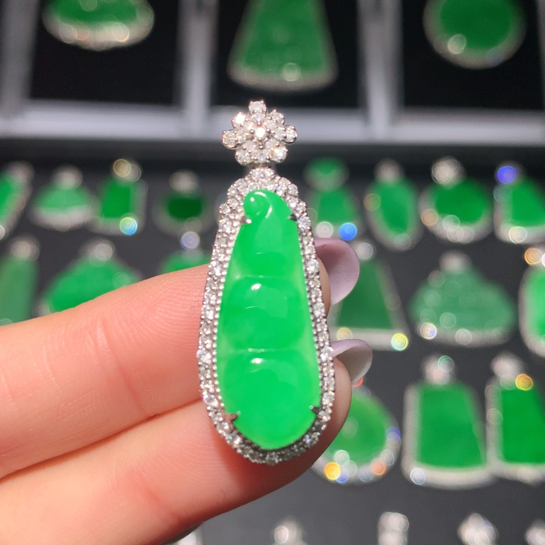 翡翠颈饰18K金镶嵌翡翠