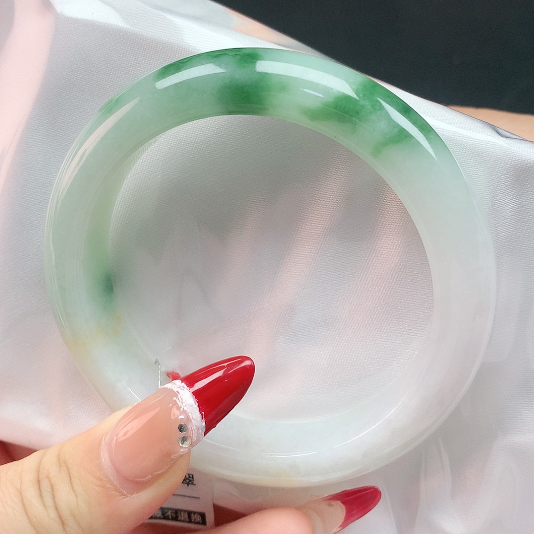 翡翠手镯未镶嵌57圈