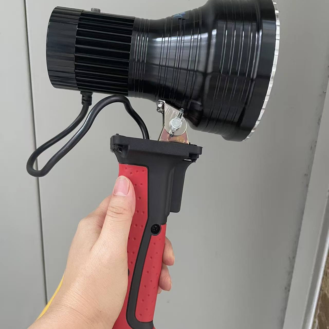 新款加强版终结炮黑旋风W320聚光远射黄白光