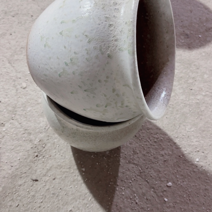 紫砂口径20高度18两只小瑕疵