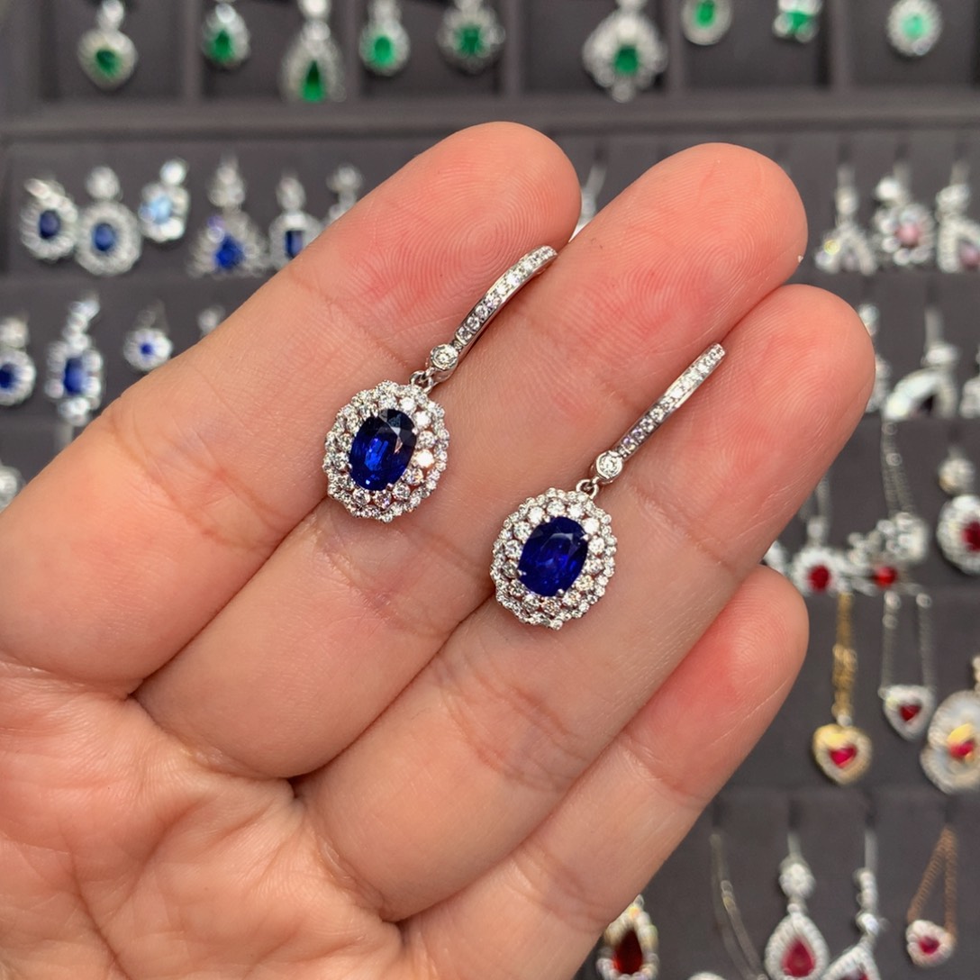 蓝宝石耳钉18K金镶嵌2.655