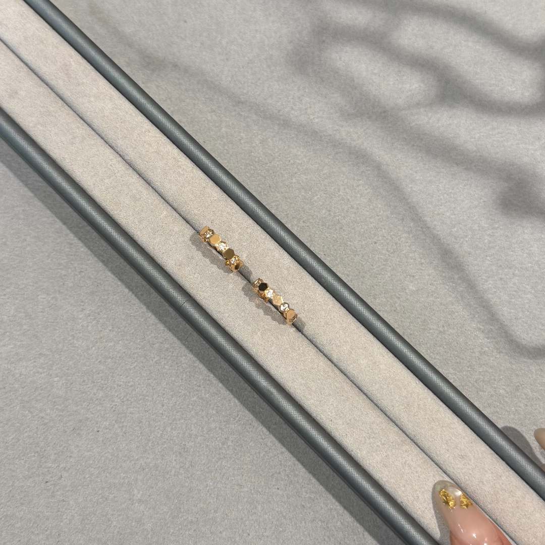 铜合金耳饰 时尚轻奢高级百搭【蜂巢耳钉】D046