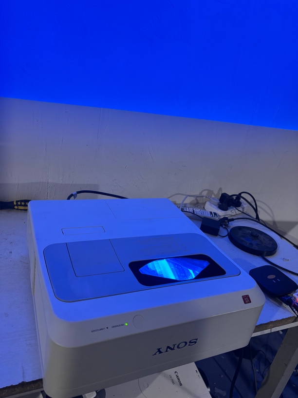 9新  二手 Sony 红标超短焦投影仪 运费自理