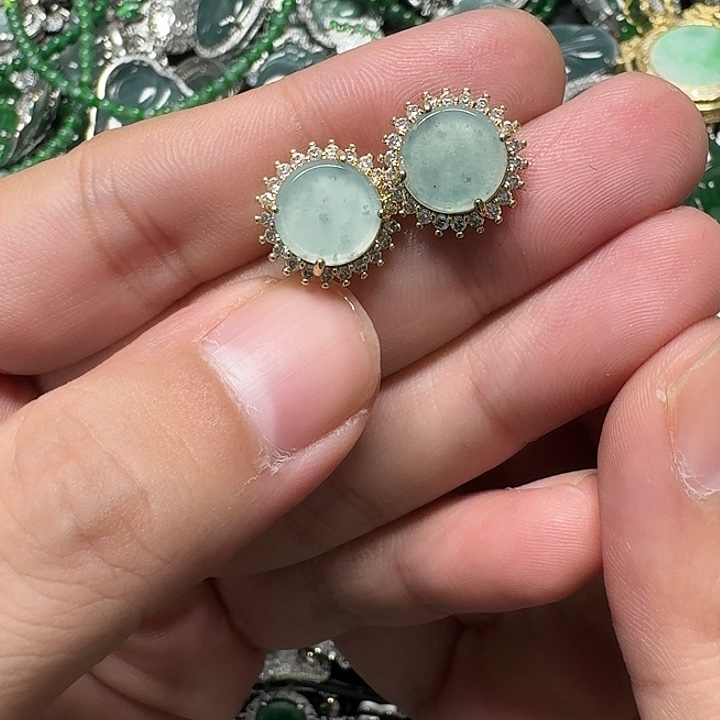 翡翠未镶嵌颈饰天然A货翡翠放漏