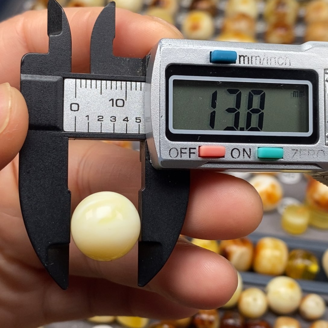 蜜蜡珠宝奇石未镶嵌