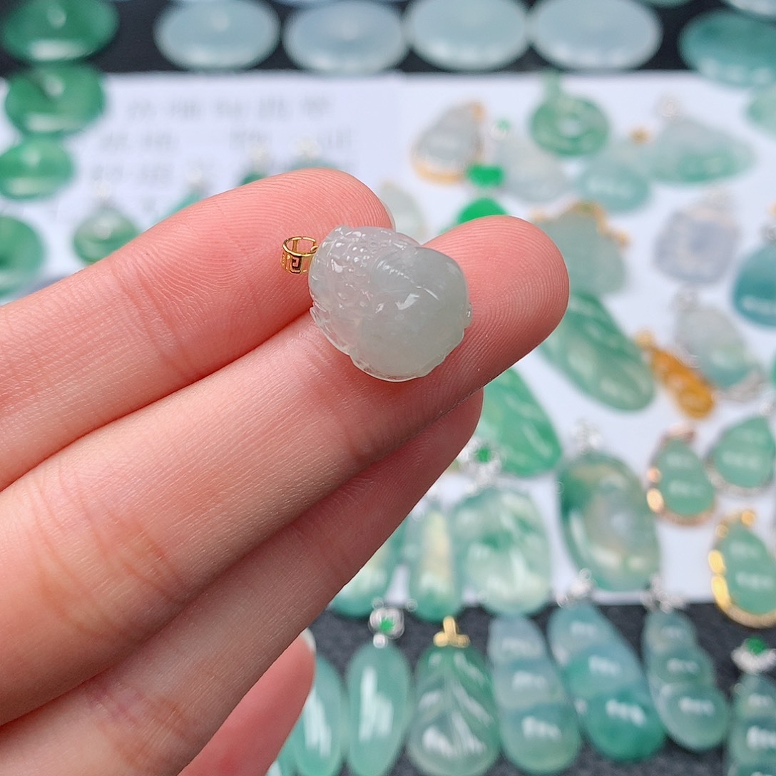 翡翠颈饰18K金镶嵌天然翡翠