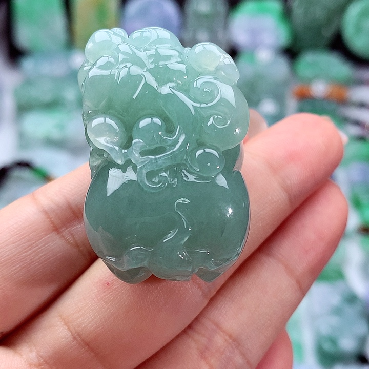 翡翠颈饰未镶嵌翡翠